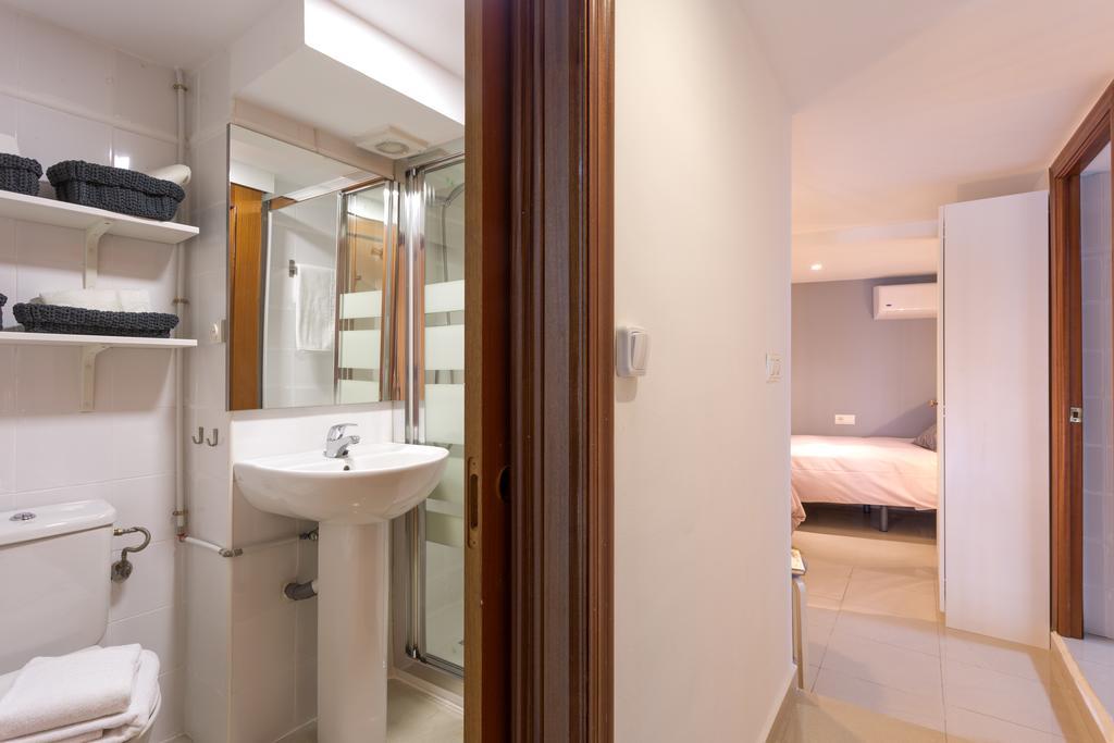 Apartamentos Diaber Gerona 22 Sevilla Eksteriør bilde