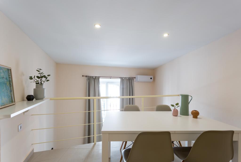 Apartamentos Diaber Gerona 22 Sevilla Eksteriør bilde