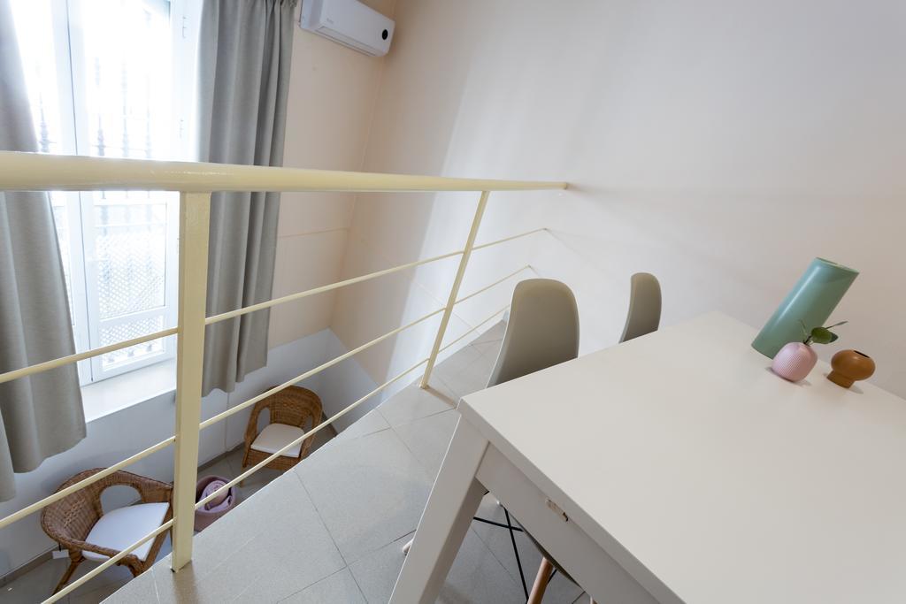 Apartamentos Diaber Gerona 22 Sevilla Eksteriør bilde