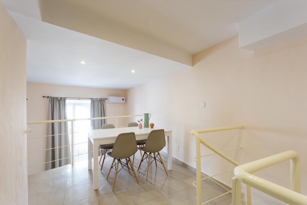 Apartamentos Diaber Gerona 22 Sevilla Eksteriør bilde