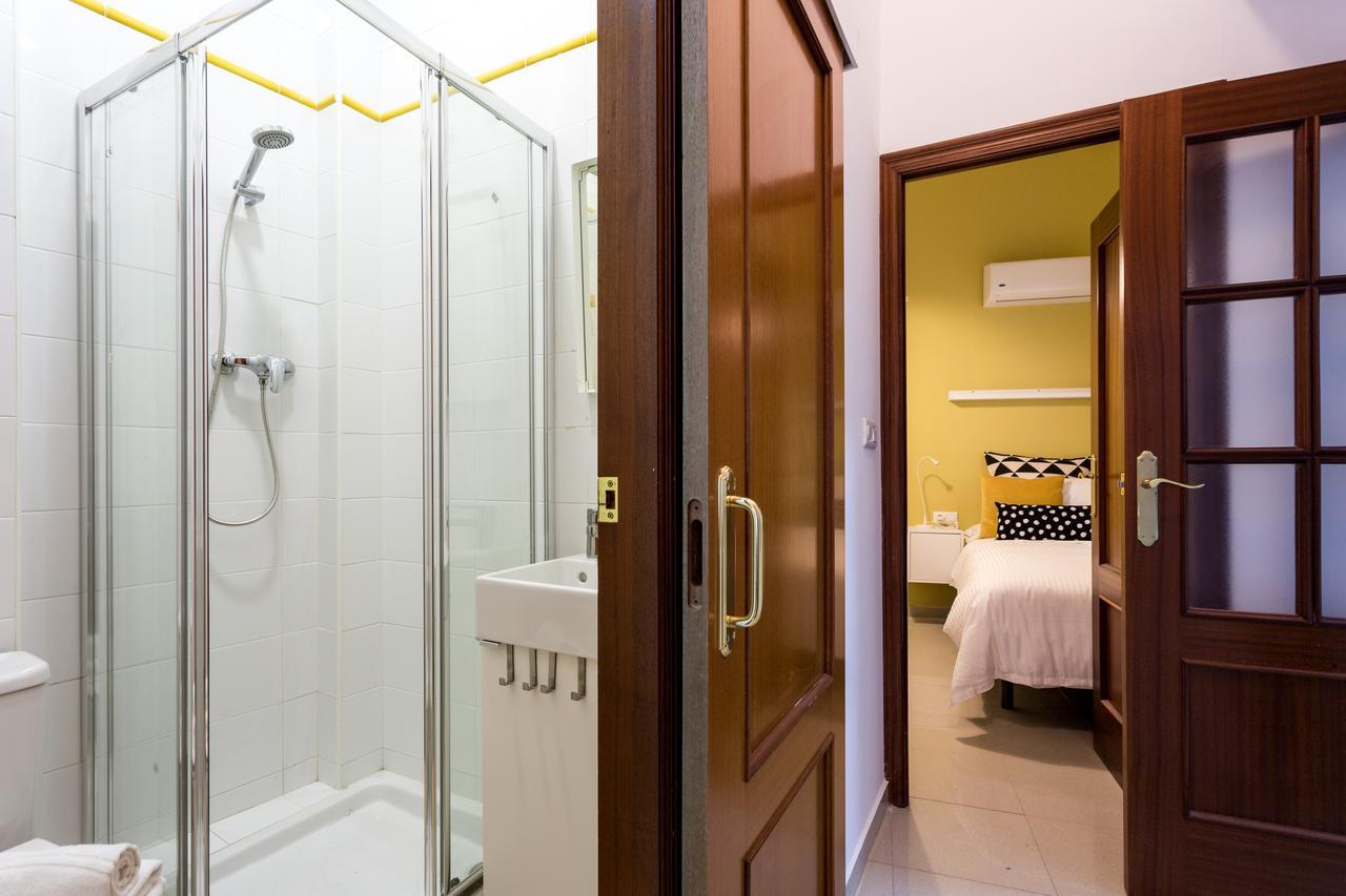 Apartamentos Diaber Gerona 22 Sevilla Eksteriør bilde